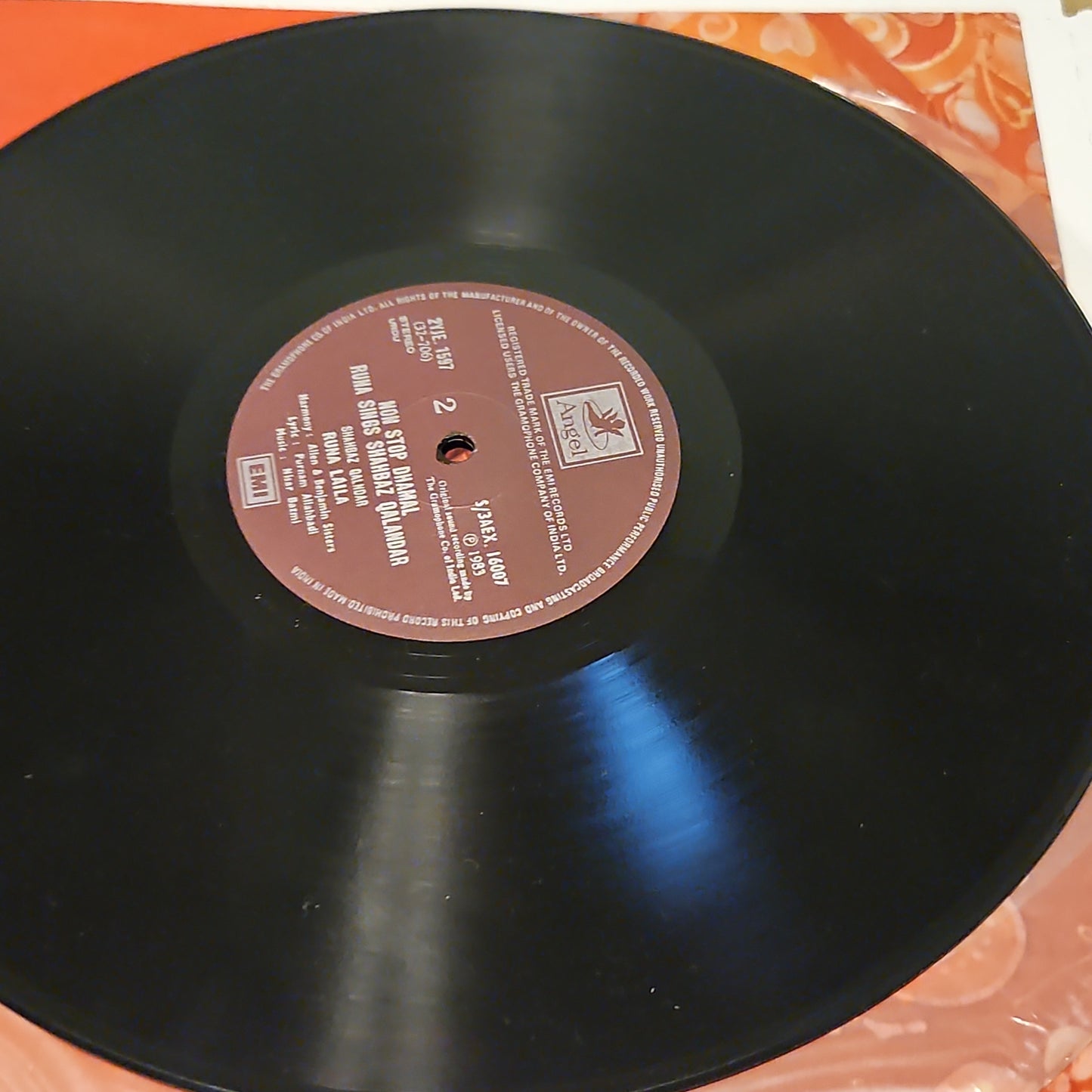 Runa Laila - Non Stop Dhamal - Runa Sings Shahbaz Qalandar in near mint