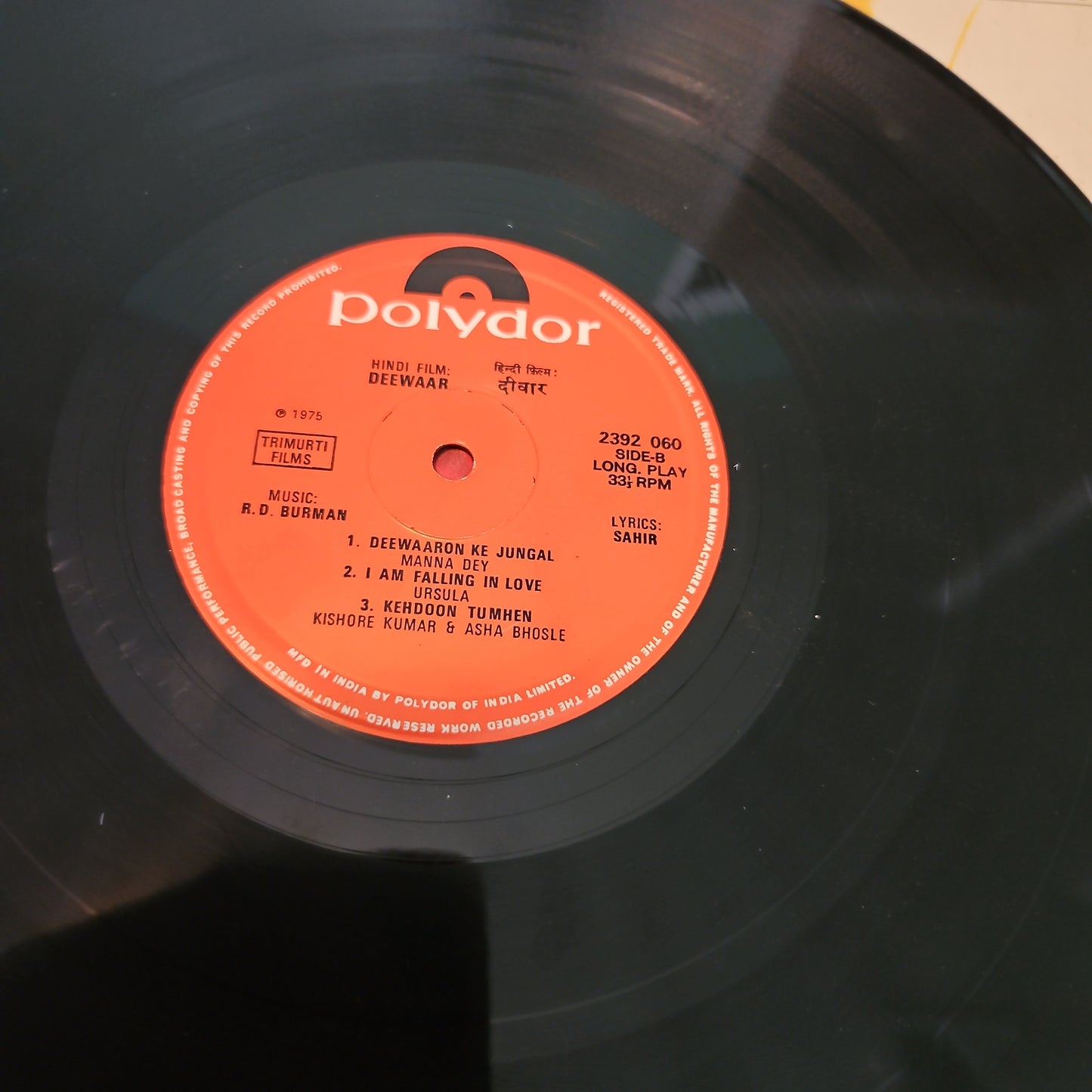 DEEWAR - R D Burman blockbuster in excellent - Songs only rare LP includes English song "I am falling in Love with a stranger "