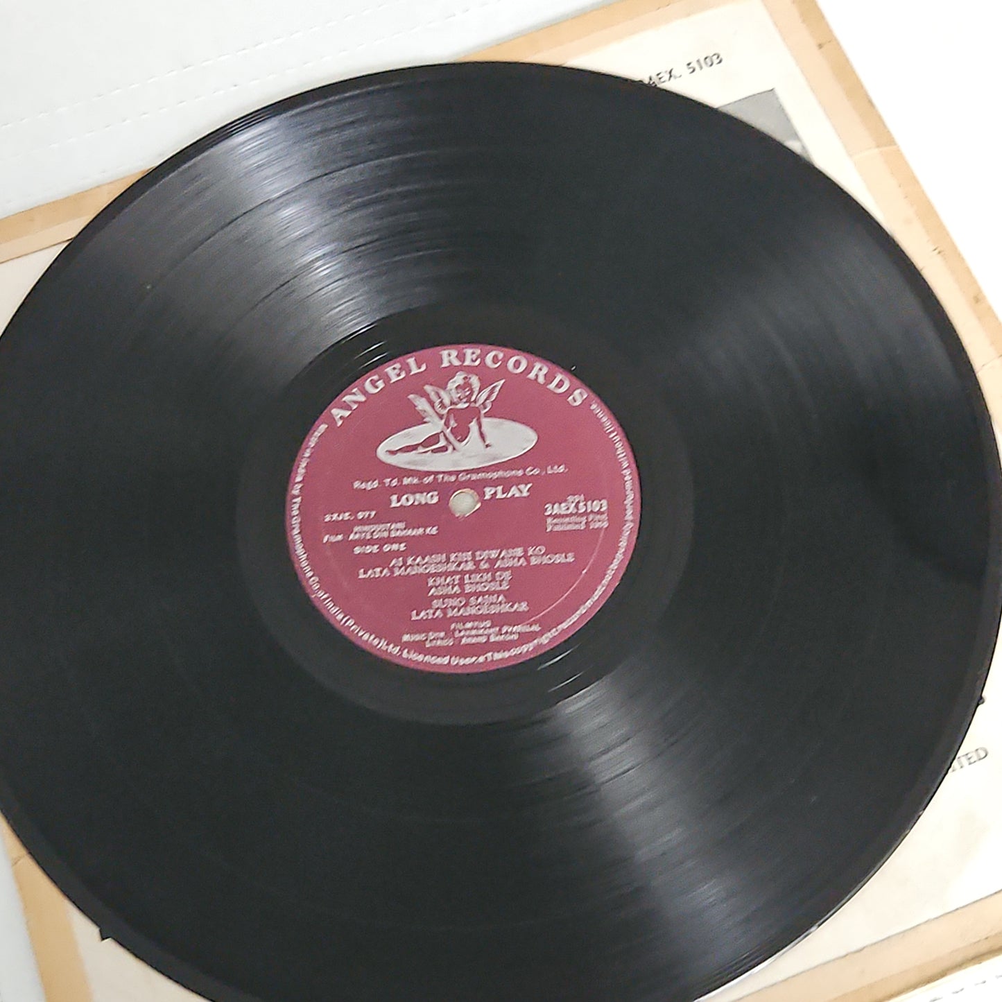 Aaye Din bahaar Ke - 1st angel pressing - in VG+ conditon 90 percent