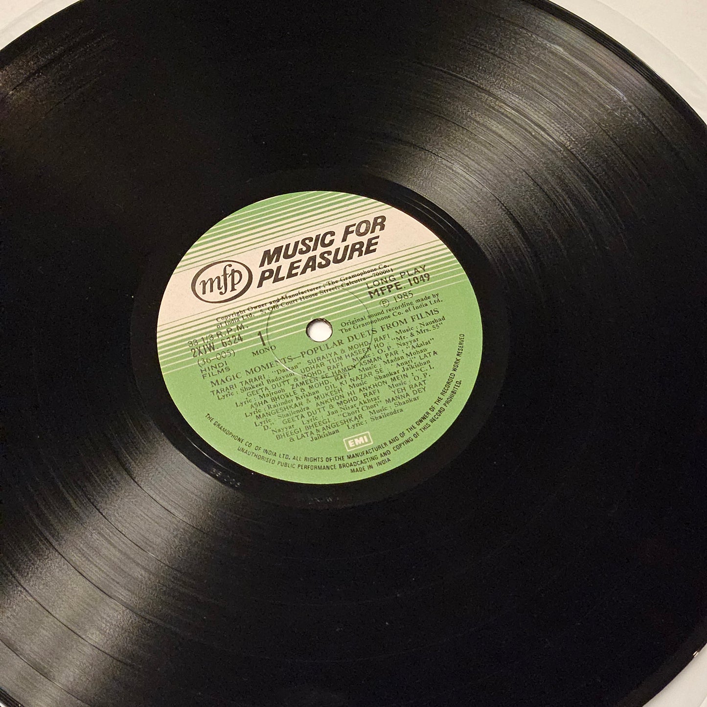 Duets from films - Original soundtrack- Magic Moments - in near mint Pristine condition