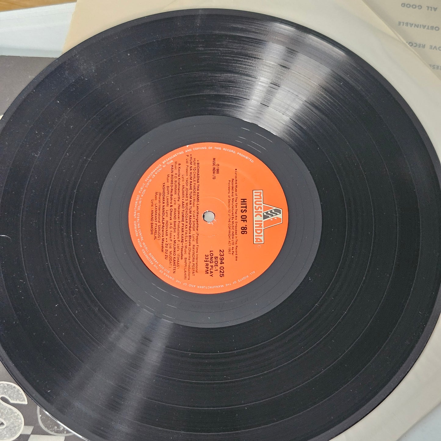 Hits of 1986 - Blockbuster hits from films in near mint condition - MIL from original soundtracks Include Chitthi Aayi Hai of Pankaj Udhas