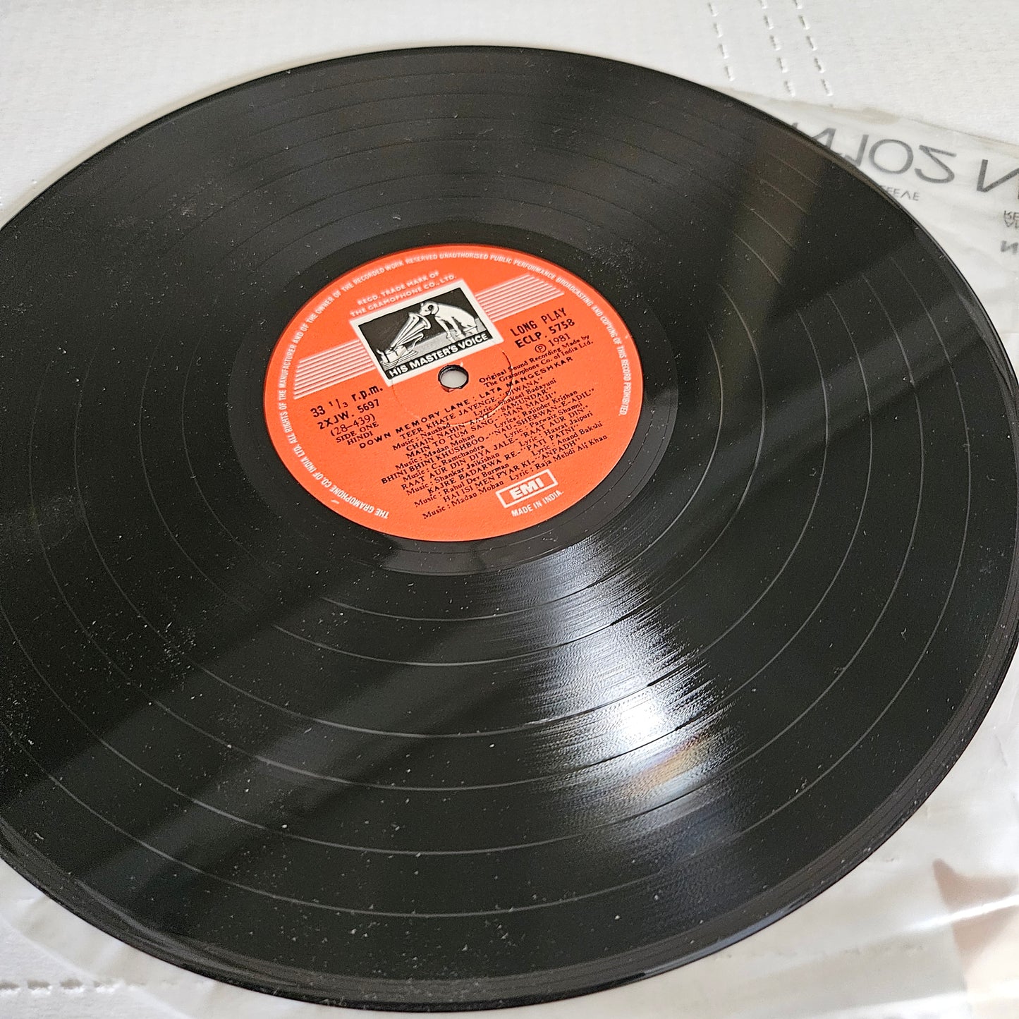 Lata Mangeshkar - Down Memory lane - Superhit collection from original soundtrack - ECLP 5758 - 15 Nostalgic hits