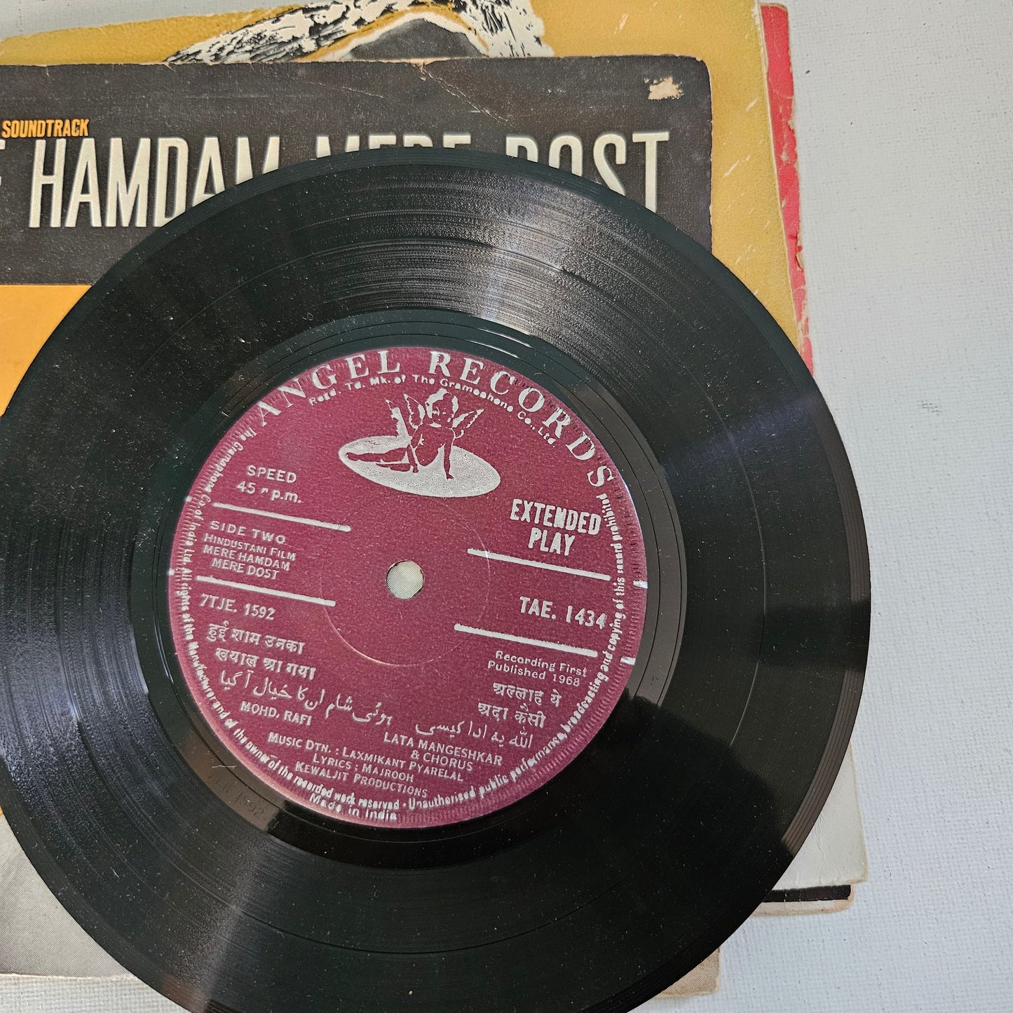 4 great Dharmendra Superhit Angel Eps  in excellent to near mint, Shikar, Kab Kyon aur Kahan, Jeevan Mrityu, mere Hamdam Mere Dost