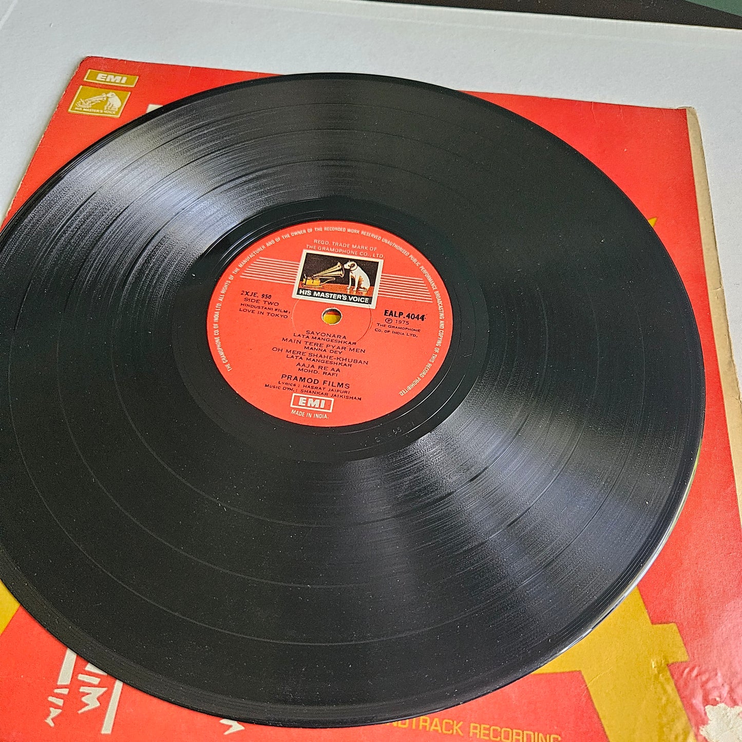 Love in Tokyo - Super acoustic 1st HMV red dog Shankar Jaikishan Superhit in Near mint