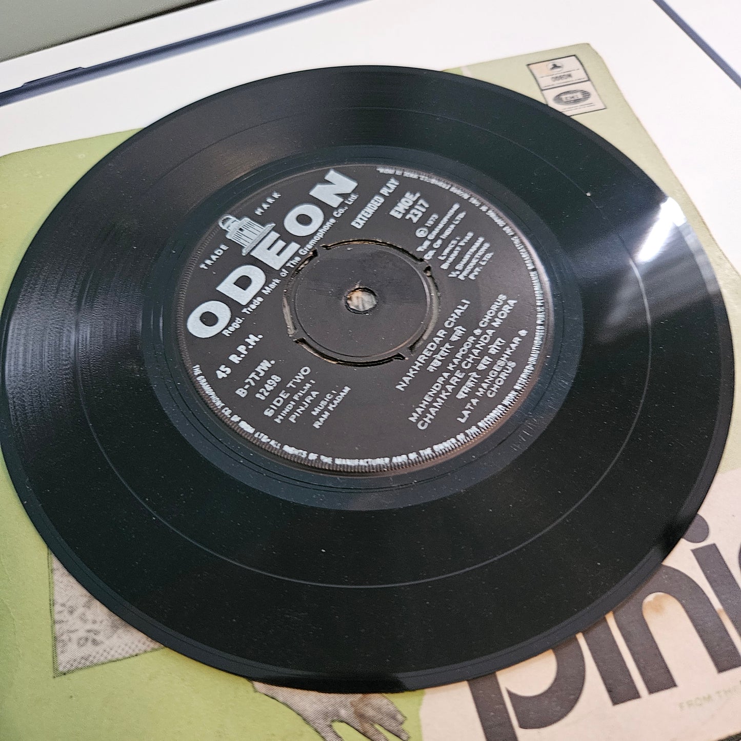 Pinjra - V Shantaram and Ram Kadam classic superhit in Near mint EP