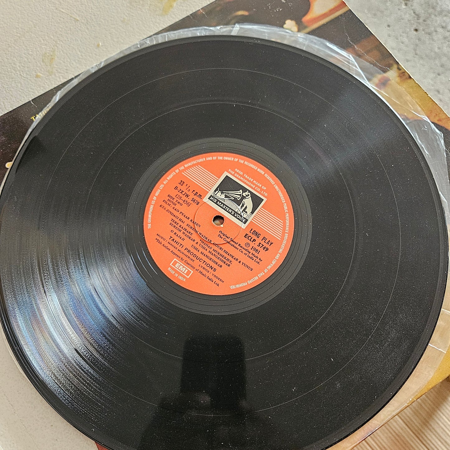 Aao Pyar Karen - Manas Mukherjee Record in near mint condition
