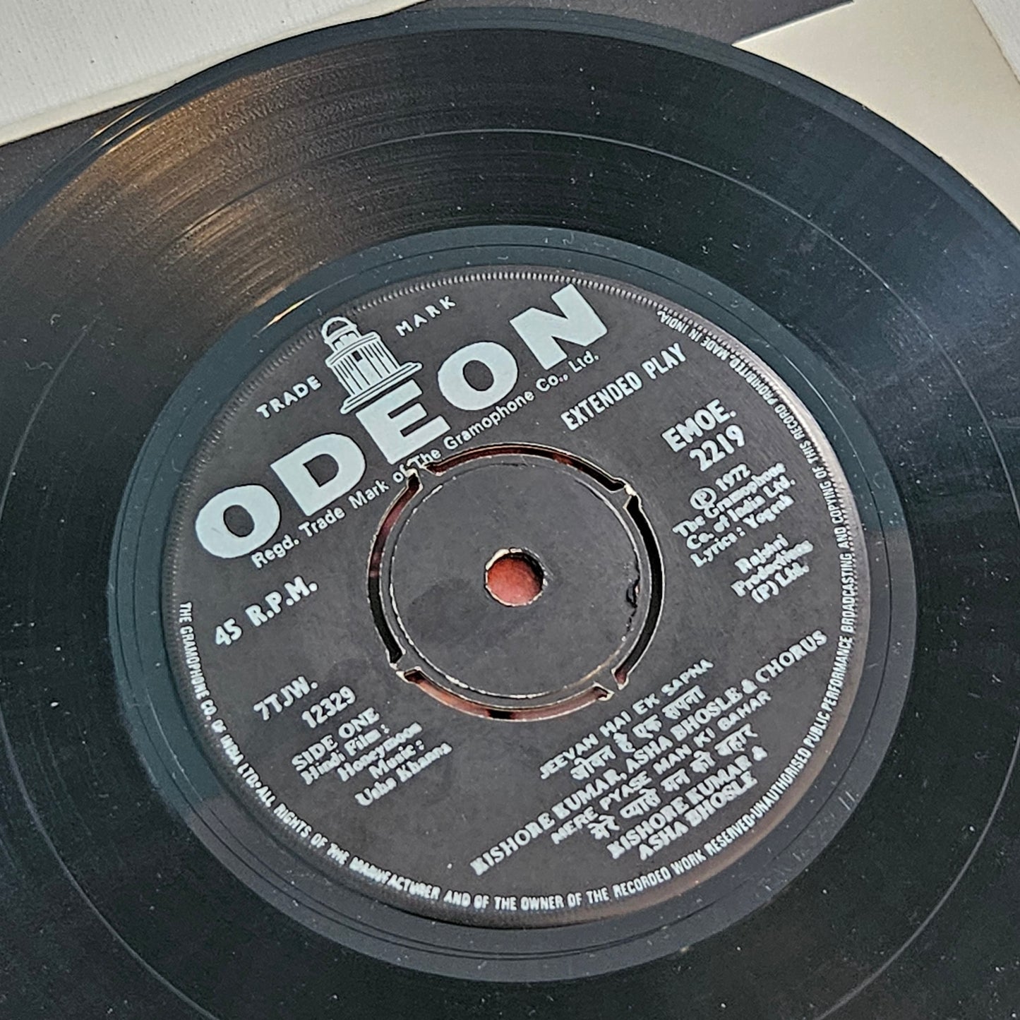 Honeymoon - Usha khanna include Kishore song Mere pyase man ki bahar and other hits classic superhit in Near mint EP
