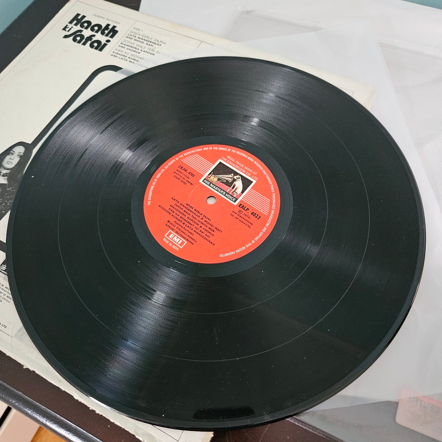 Haath ki Safai - 1st HMV issue Red Dog 180 gm - Kalyanji Anandji in excellent condition