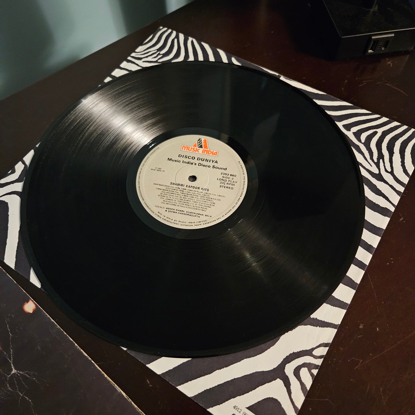 Disco Duniya - 28 non stop disco party numbers in excellent condition
