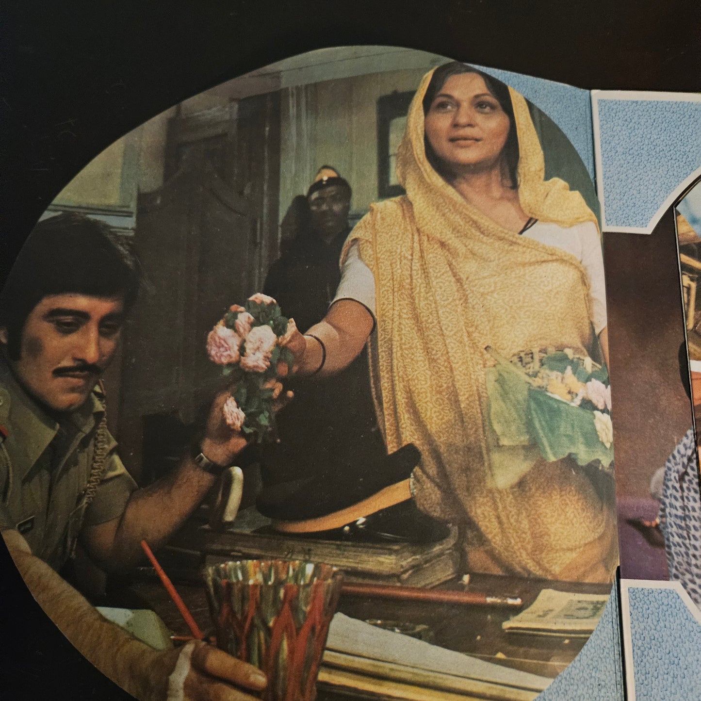 Amar Akbar Anthony - *PINK* and multifold with 8 picture pages - Laxmikant Pyarelal - Super hit in Excellent condition Collectible. Flawless multifold cover