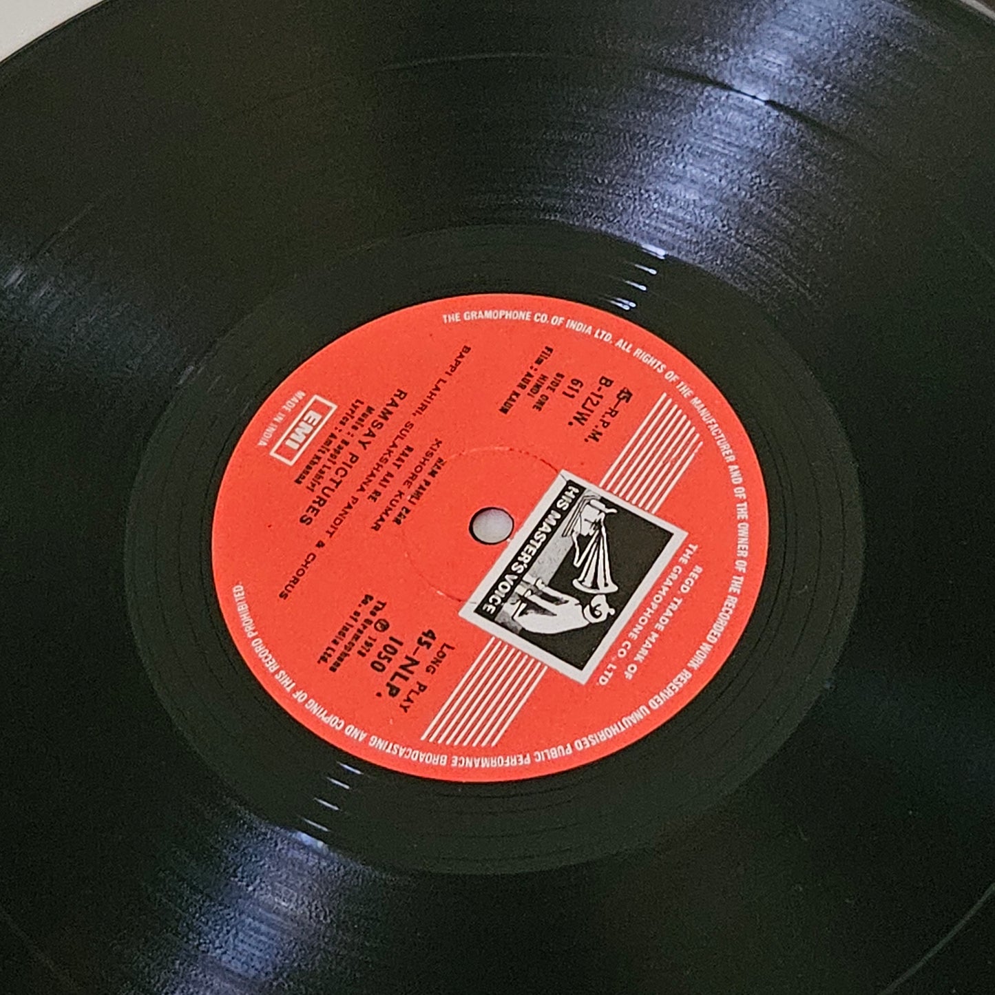 AUR KAUN"- featuring hit kishore song "HAAN PAHLI BAAR" in Excellent condition - Music by Bappi Lahiri