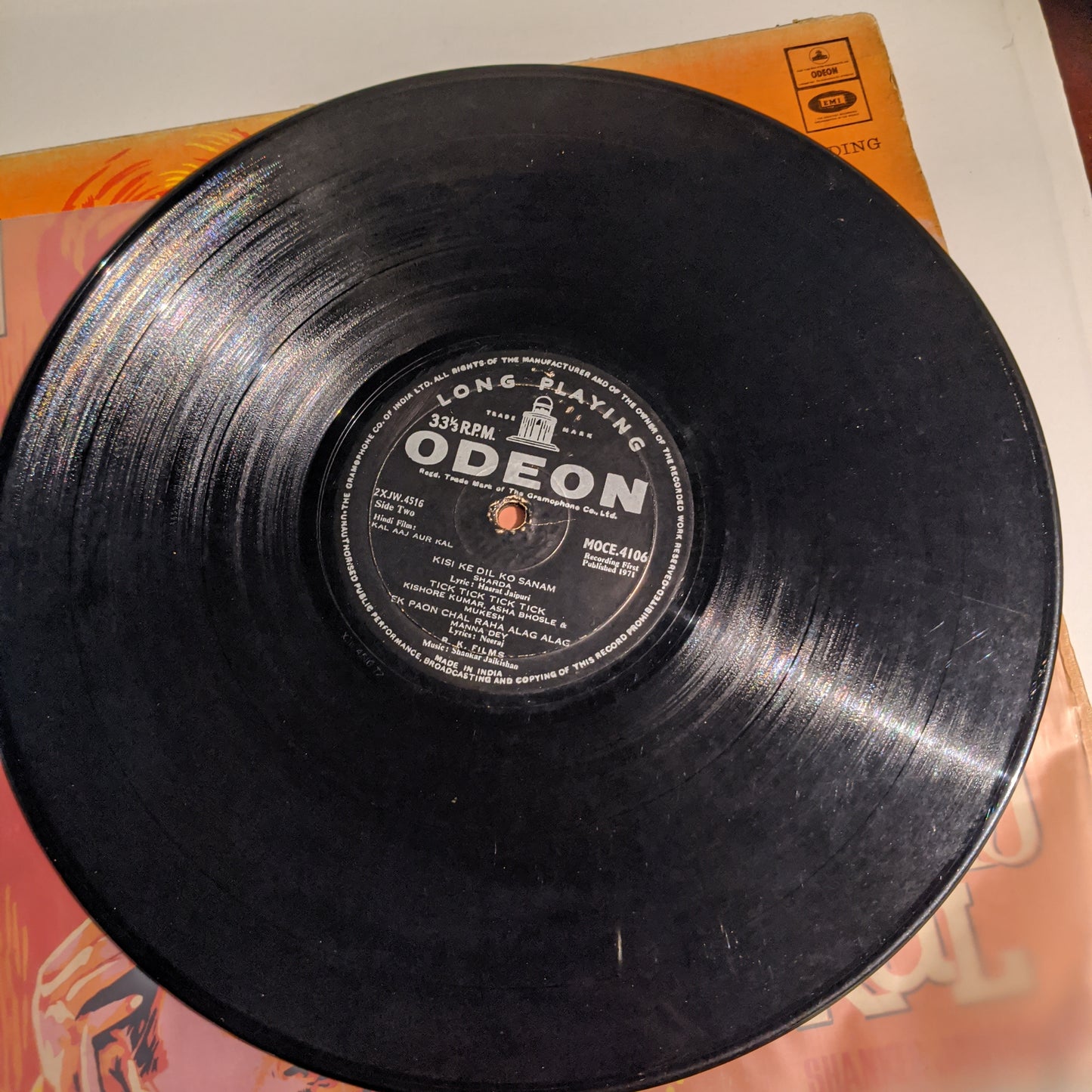 Kal Aaj aur kal - Shankar jaikishan and Raj Kappor superhit- First ring Odeon in VG+