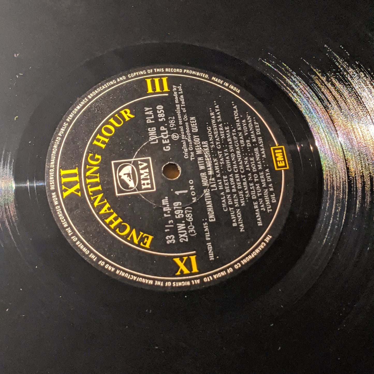 Lata mangeshkar - enchanting hour - superb collection in Near Mint