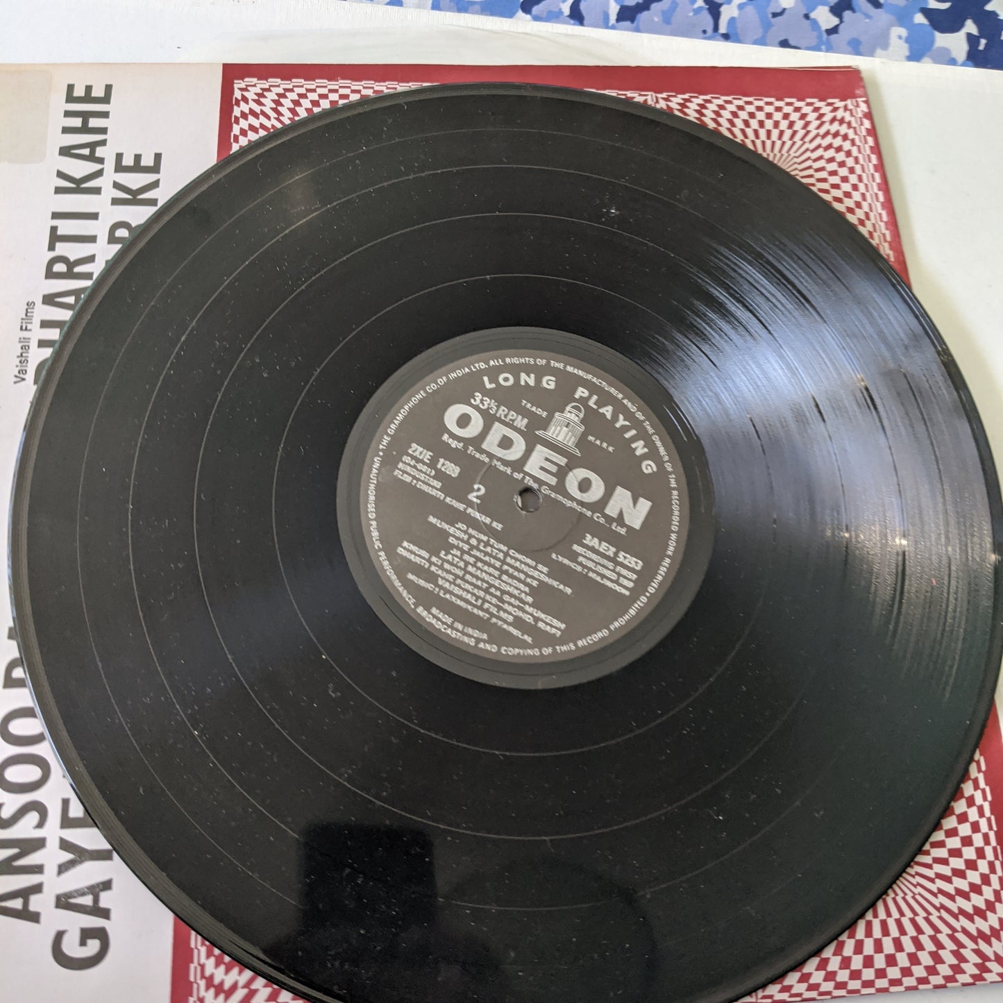Ansoo Ban Gaye Phool / Dharti Kahe Pukar Ke - Music Laxmikant pyarelal in near mint condition