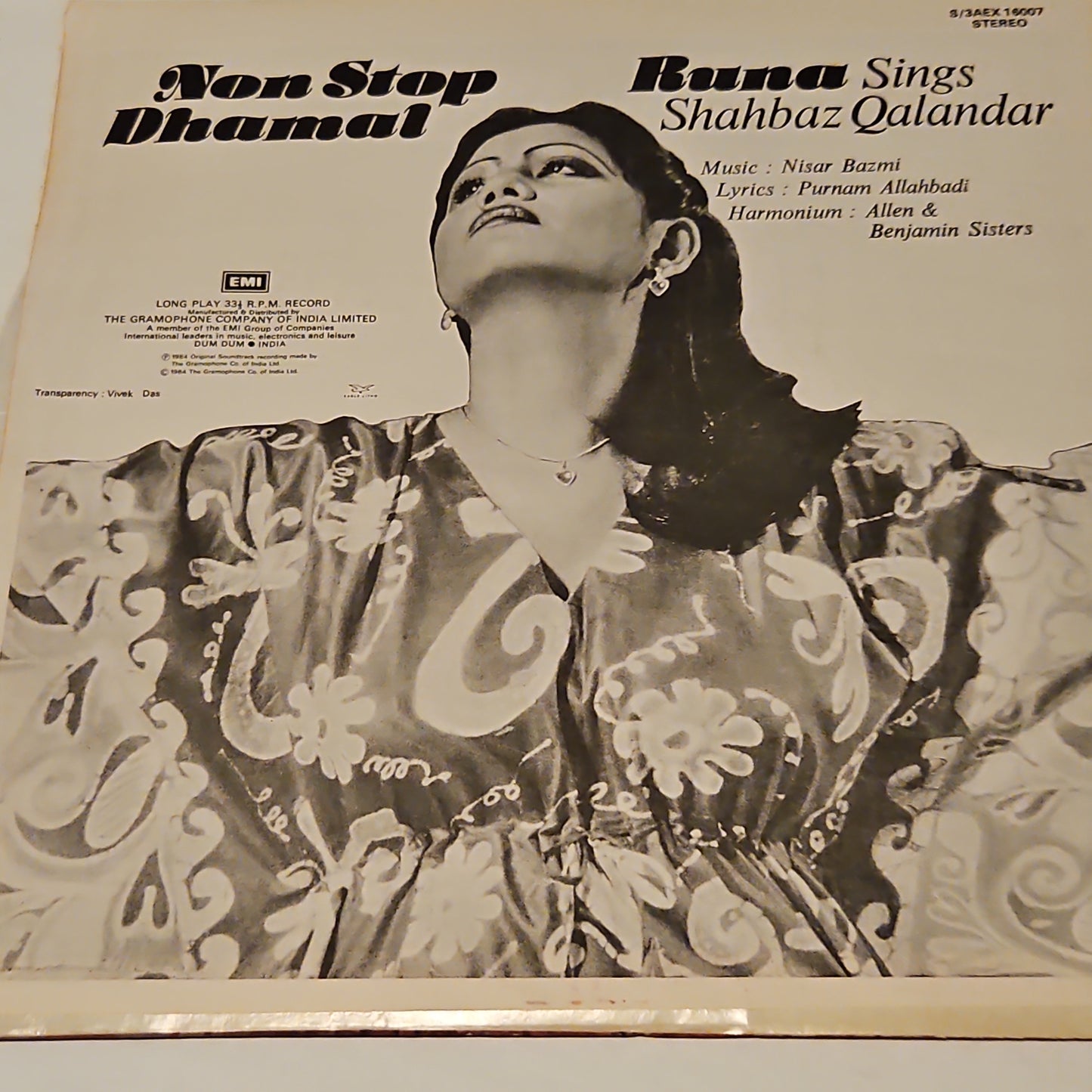 Runa Lail - Non Stop Dhamal - Runa Sings Shahbaz Qalandar in near mint