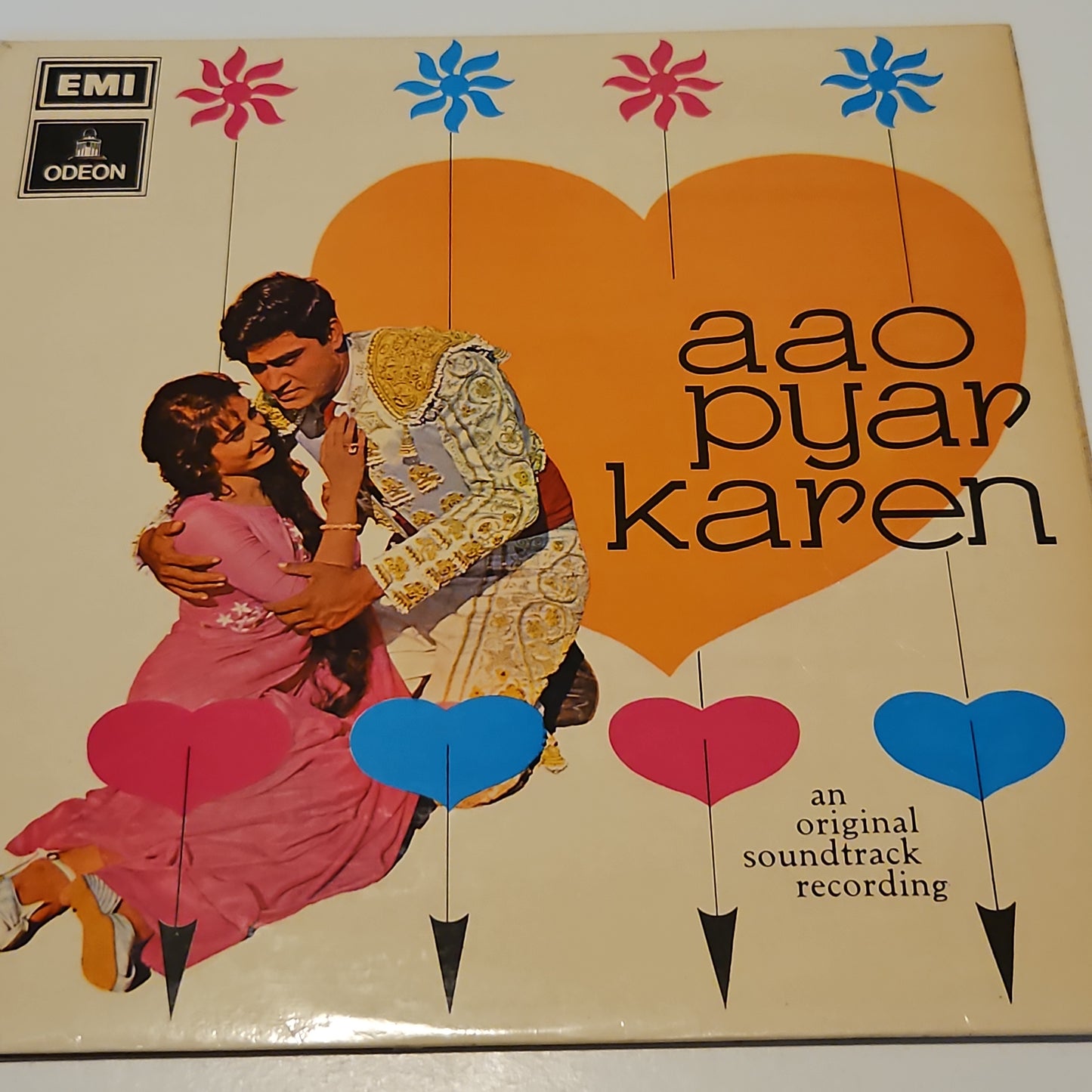 Aao Pyar Karen - Usha Khanna classic in near mint