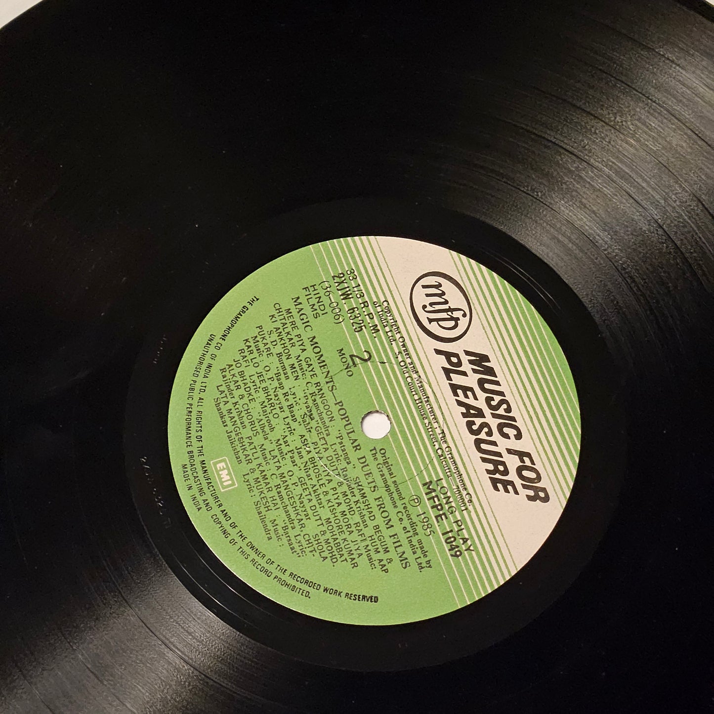 Duets from films - Original soundtrack- Magic Moments - in near mint Pristine condition