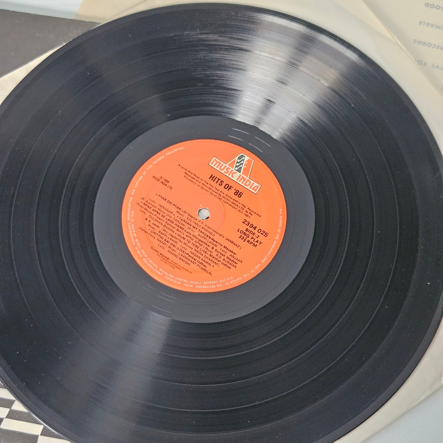 Hits of 1986 - Blockbuster hits from films in near mint condition - MIL from original soundtracks Include Chitthi Aayi Hai of Pankaj Udhas