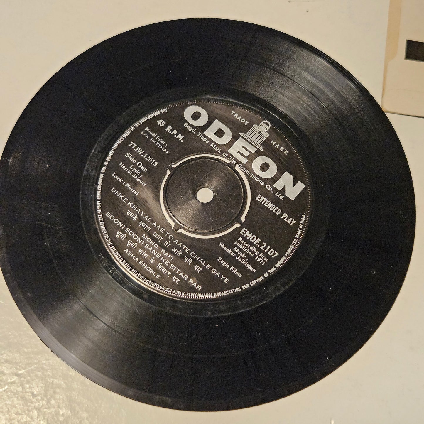 Lal Patthar   - Shankar Jaikishan classic superhit in Near mint Odeon EP rare - EMOE 2107