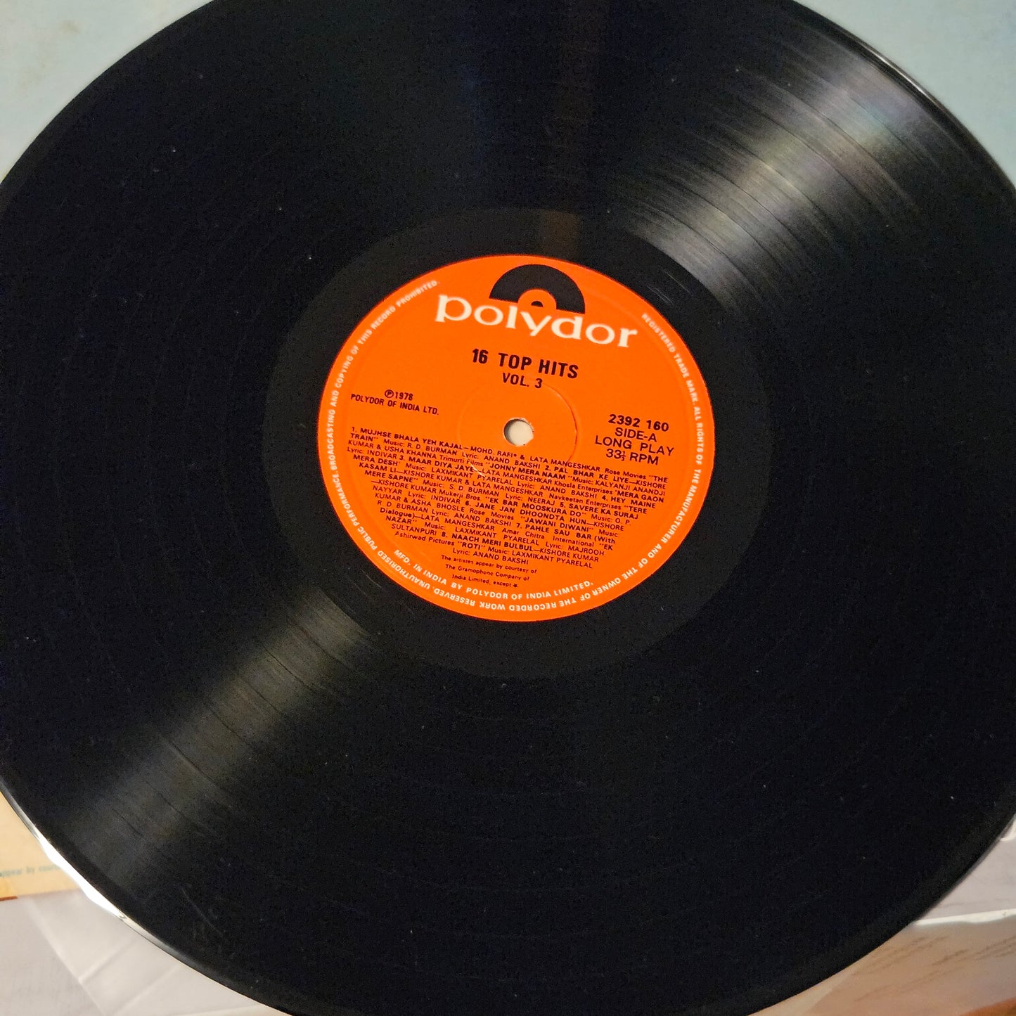 Polydor  16 top hits vol 3 in near mint - super selection of songs from original soundtracks polydor 2392160