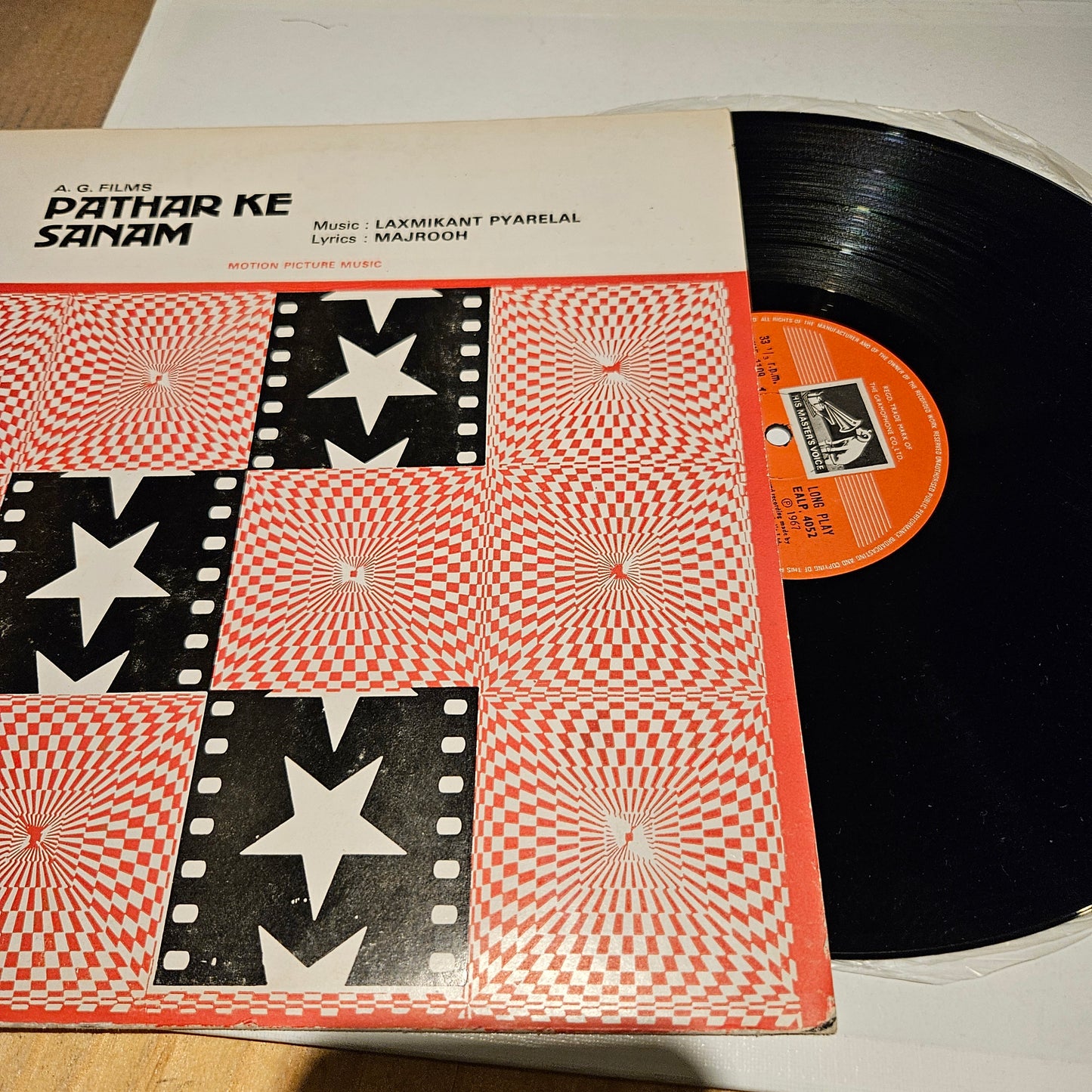 Patthar Ke Sanam - Music by Laxmikant Pyarelal. Super hit - near mint HMV - original soundtrack