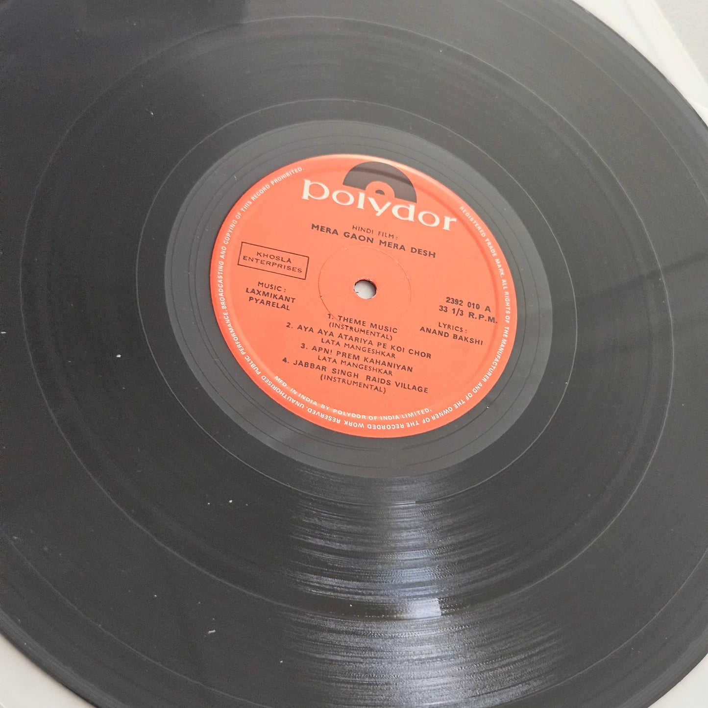 Mera gaon Mera Desh - Laxmikant Pyarelal superhit in near mint Pristine condition
