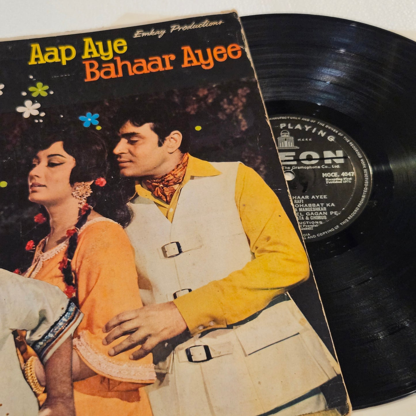 Aap Aye Bahar Ayee -  1st pressing - Ring odeon - Music by Laxmikant Pyarelal in excellent