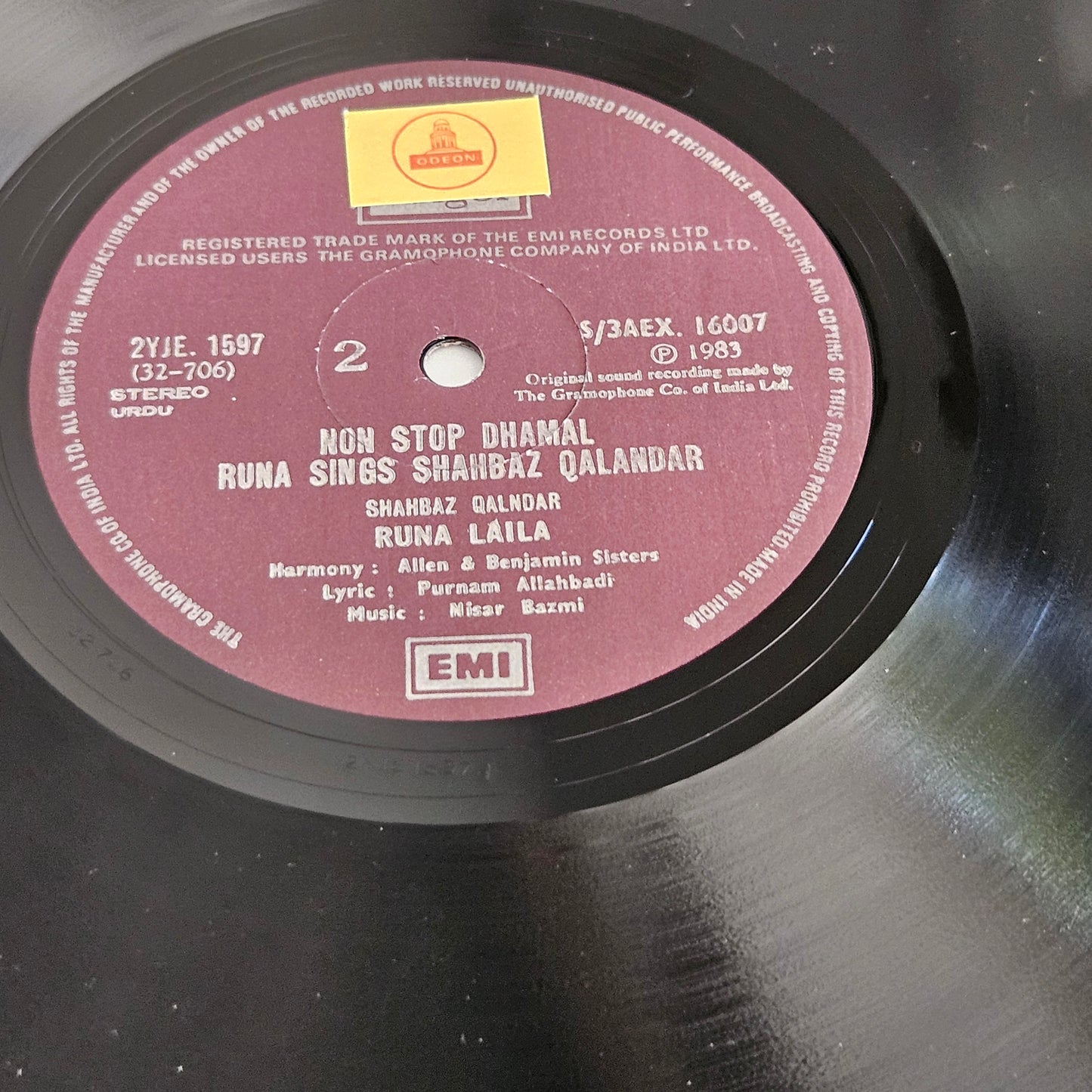 Runa Laila - Non Stop Dhamal - Runa Sings Shahbaz Qalandar in near mint Pristine condition