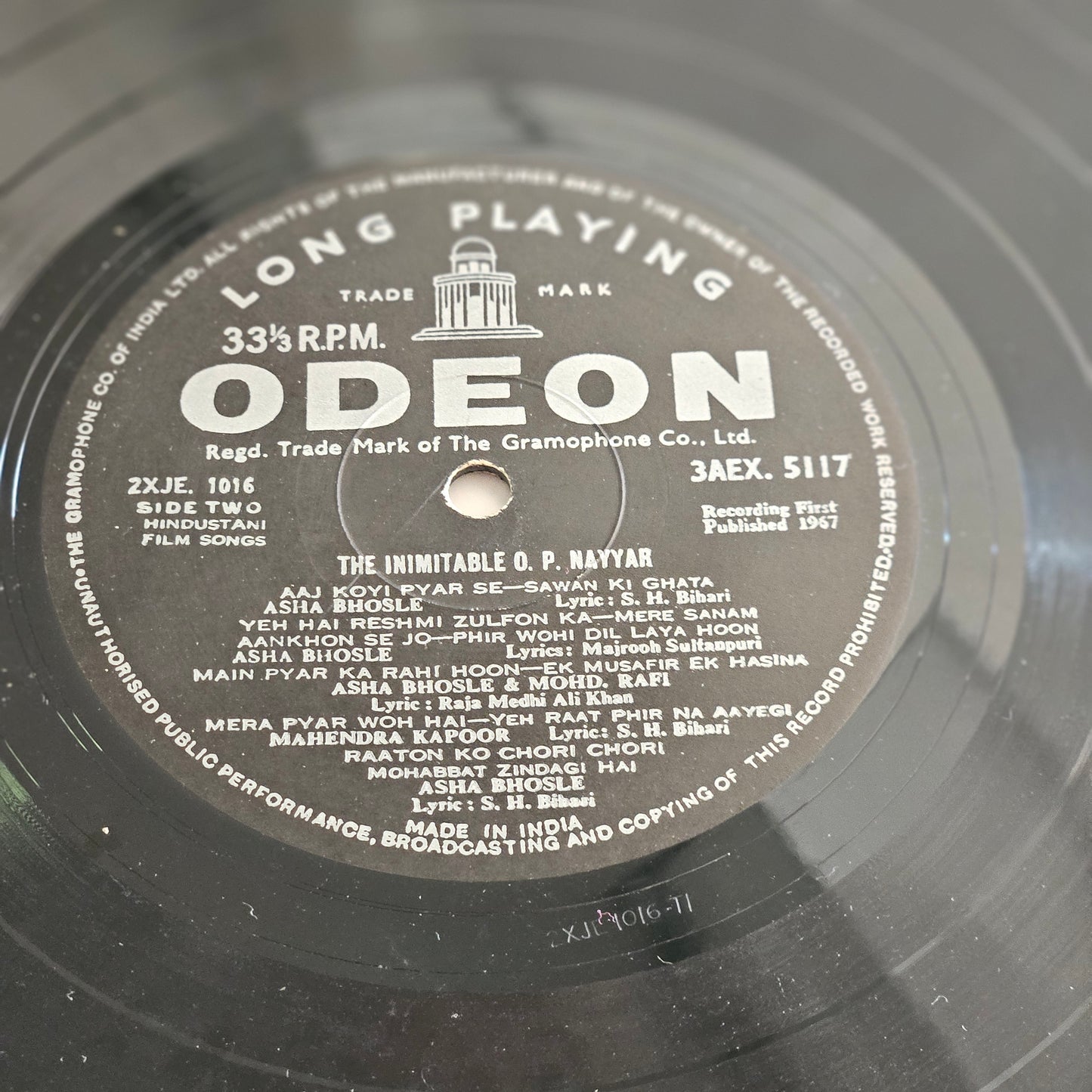 O. P. NAYYAR - Inimitable  O. P. Nayyar in near mint condition from original soundtrack 3AEX5117 - 200 gm odeon version