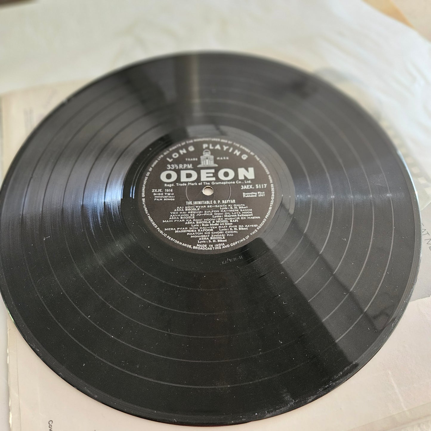 O. P. NAYYAR - Inimitable  O. P. Nayyar in near mint condition from original soundtrack 3AEX5117 - 200 gm odeon version