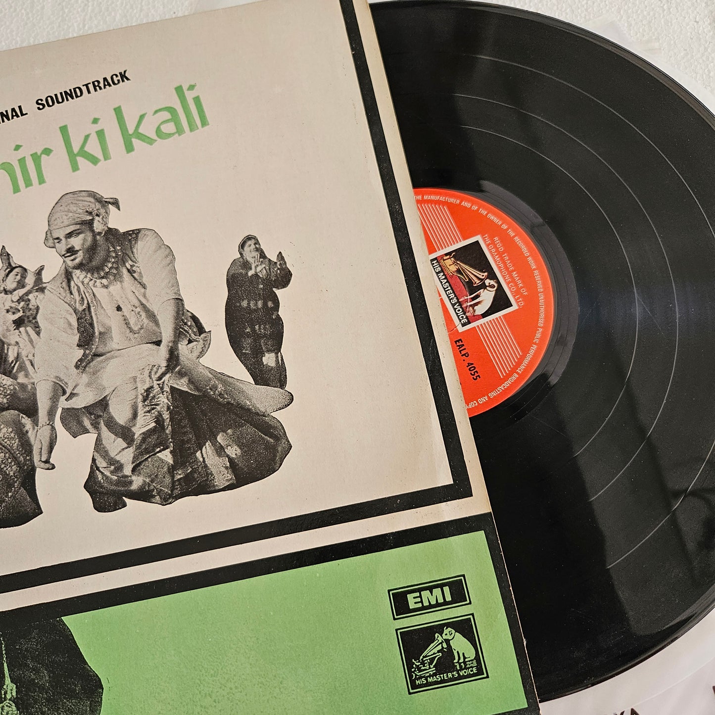 Kashmir ki Kali-  Music by O. P. nayyar in excellent condition - 1st HMV red dog label EALP4055 from original soundtrack