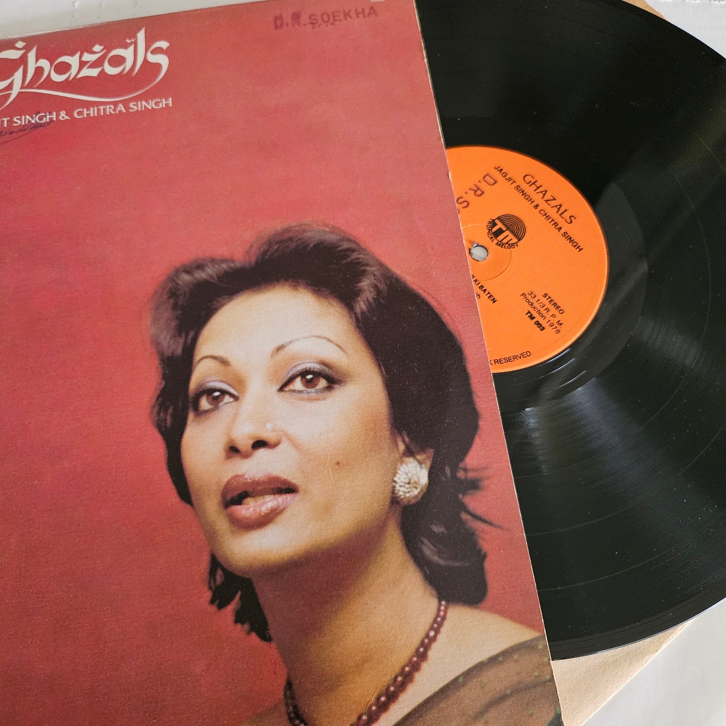Ghazals - Jagjit Singh and Chitra Singh -  An Enchanting Hour of GHAZALS : Vg and NM Made in Canada - TM003 read description