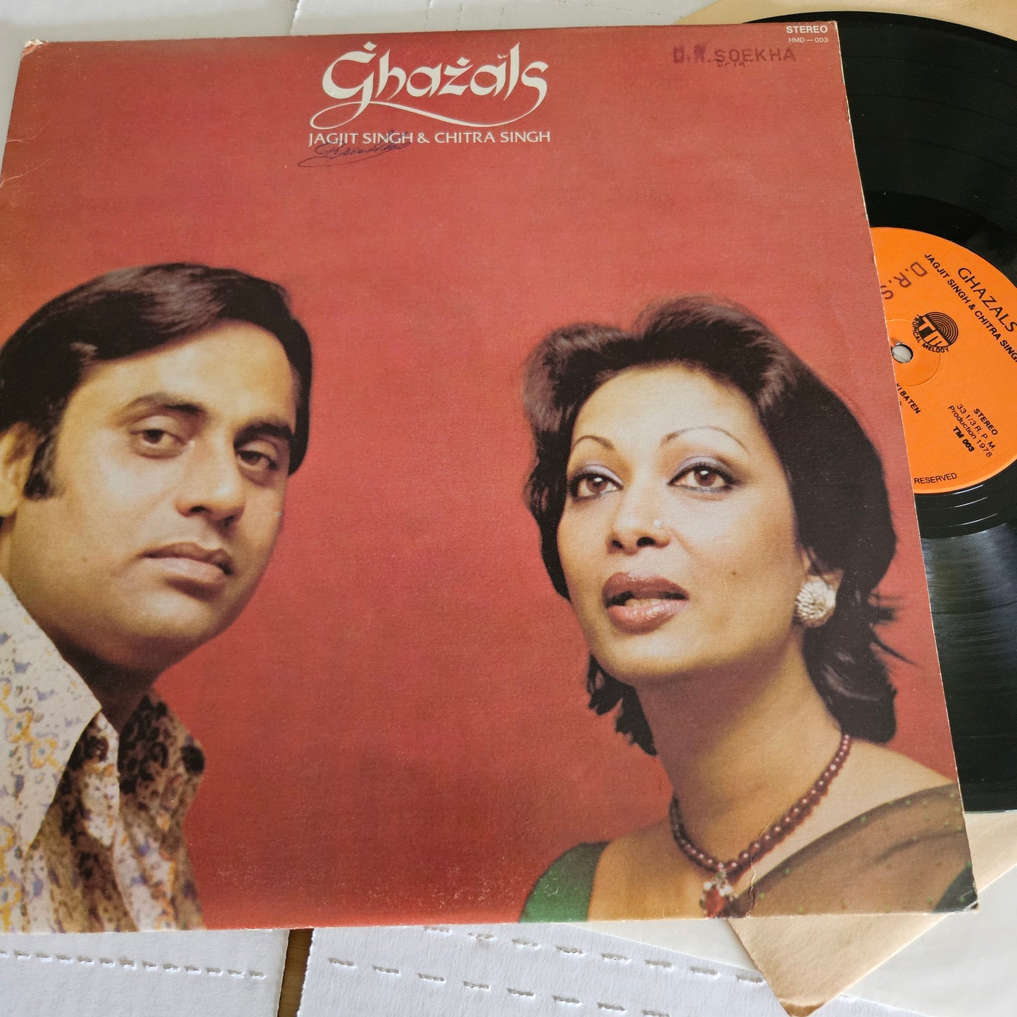 Ghazals - Jagjit Singh and Chitra Singh -  An Enchanting Hour of GHAZALS : Vg and NM Made in Canada - TM003 read description