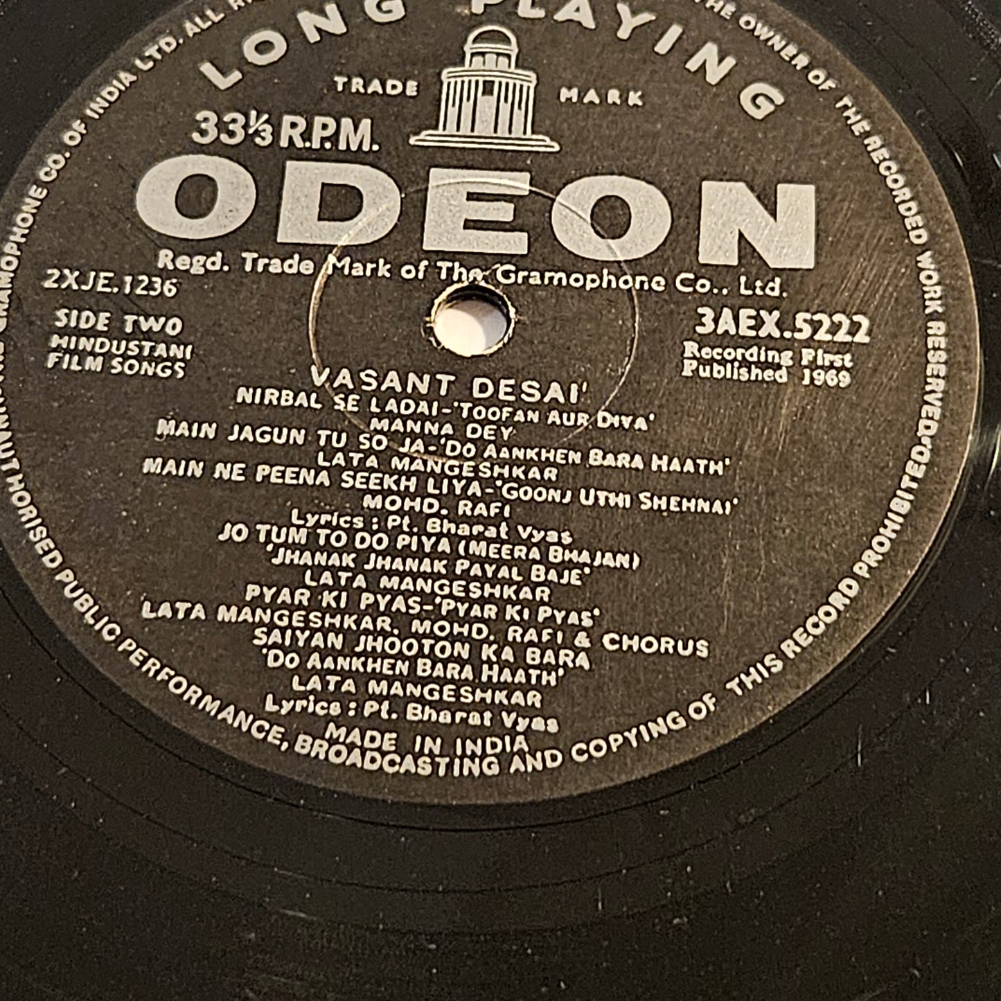 Music of Vasant Desai in VG+ condition includes songs from Do Aankhen Barah Hath - from original soundtrack - 3AEX-5222 rare collection