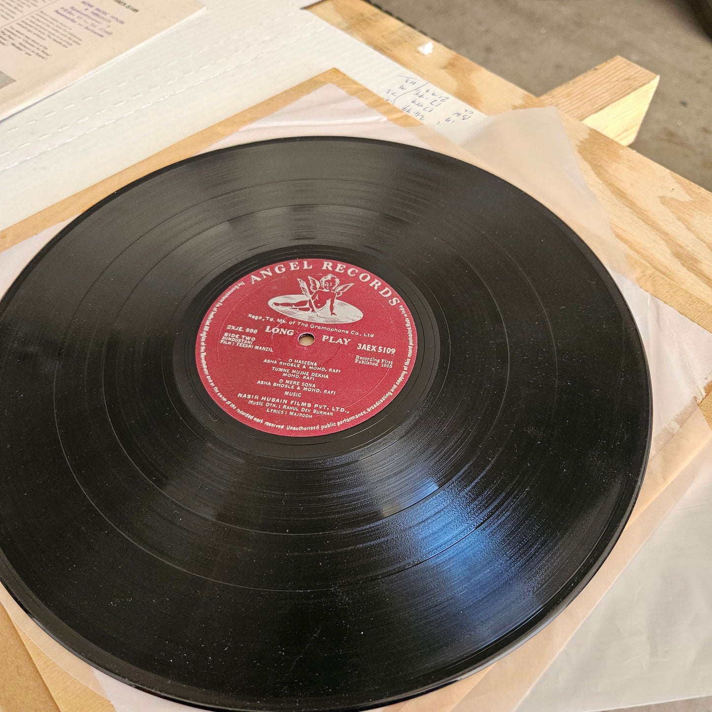 Teesri Manzil - 1st Angel issue - Music R.D. Burman in Excellent to near mint condition from original soundtrack - 3AEX 5109