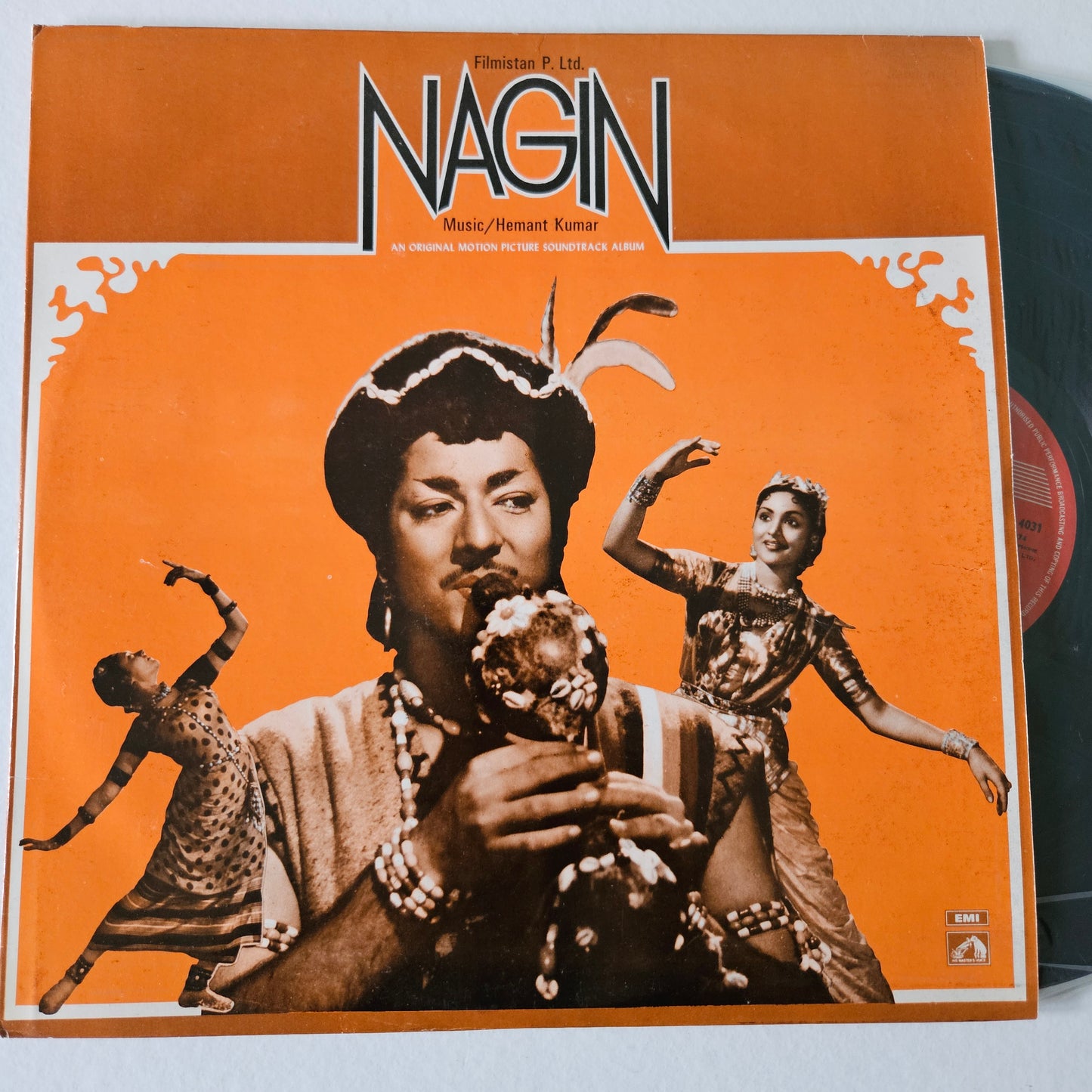 Nagin - Hemant Kumar classic with superhit Lata songs in near mint condition Pristine - Superb acoustics