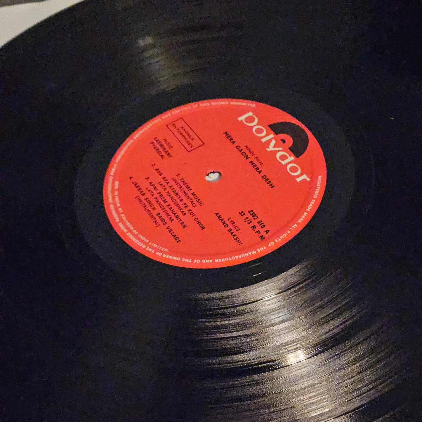 Mera gaon Mera Desh - Laxmikant Pyarelal superhit in near mint Pristine condition