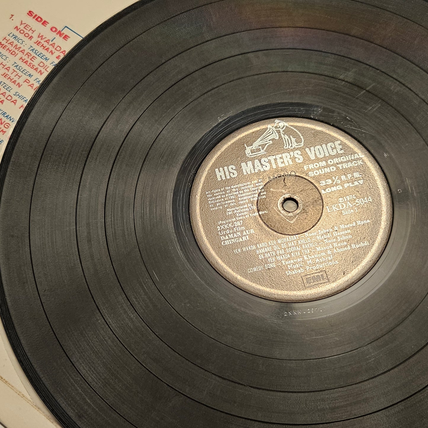 Daman Aur Chingari - M. ASHRAF  Original soundtrack in Near Mint condition very rare