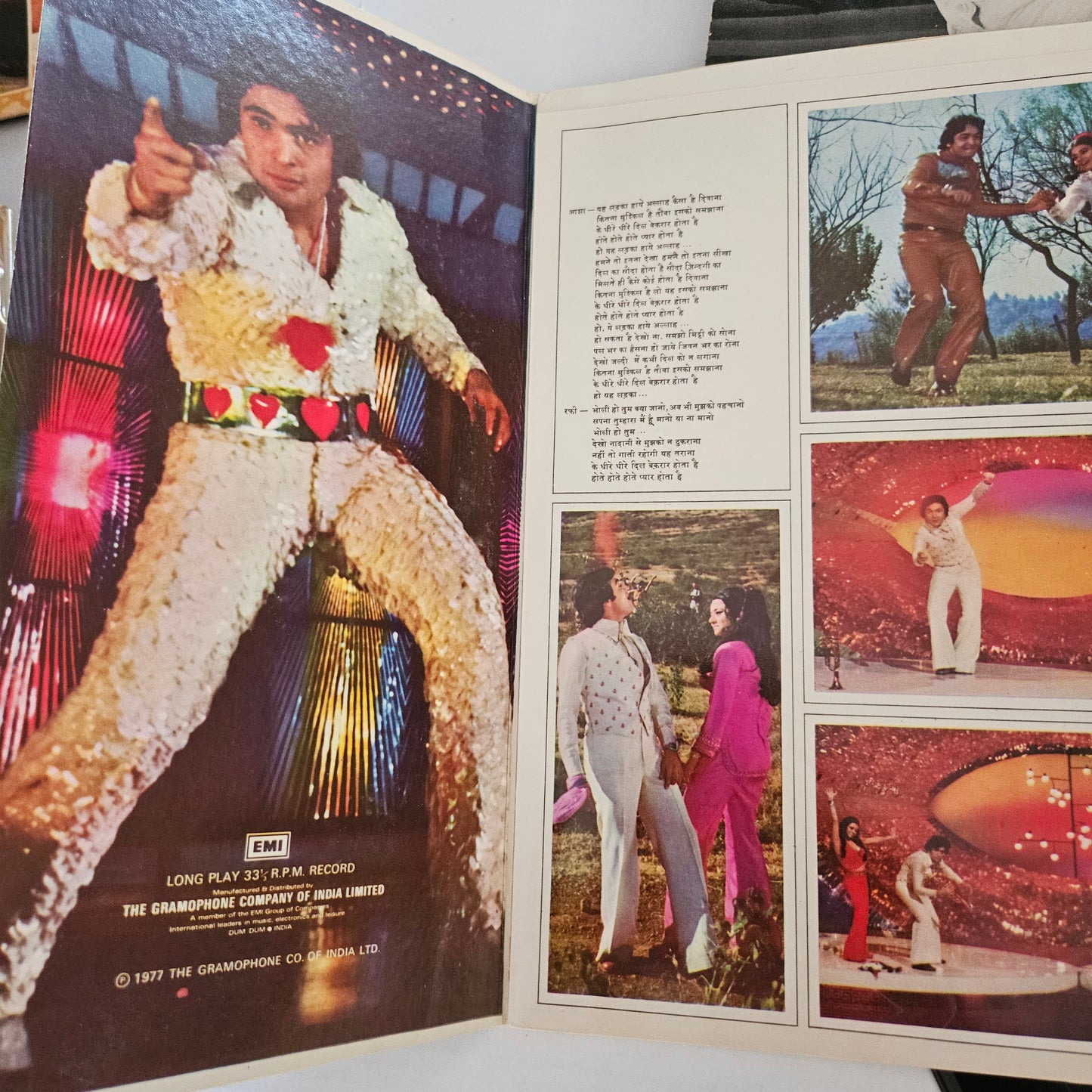 Hum Kisise Kum Naheen -1st edition multifold in near mint