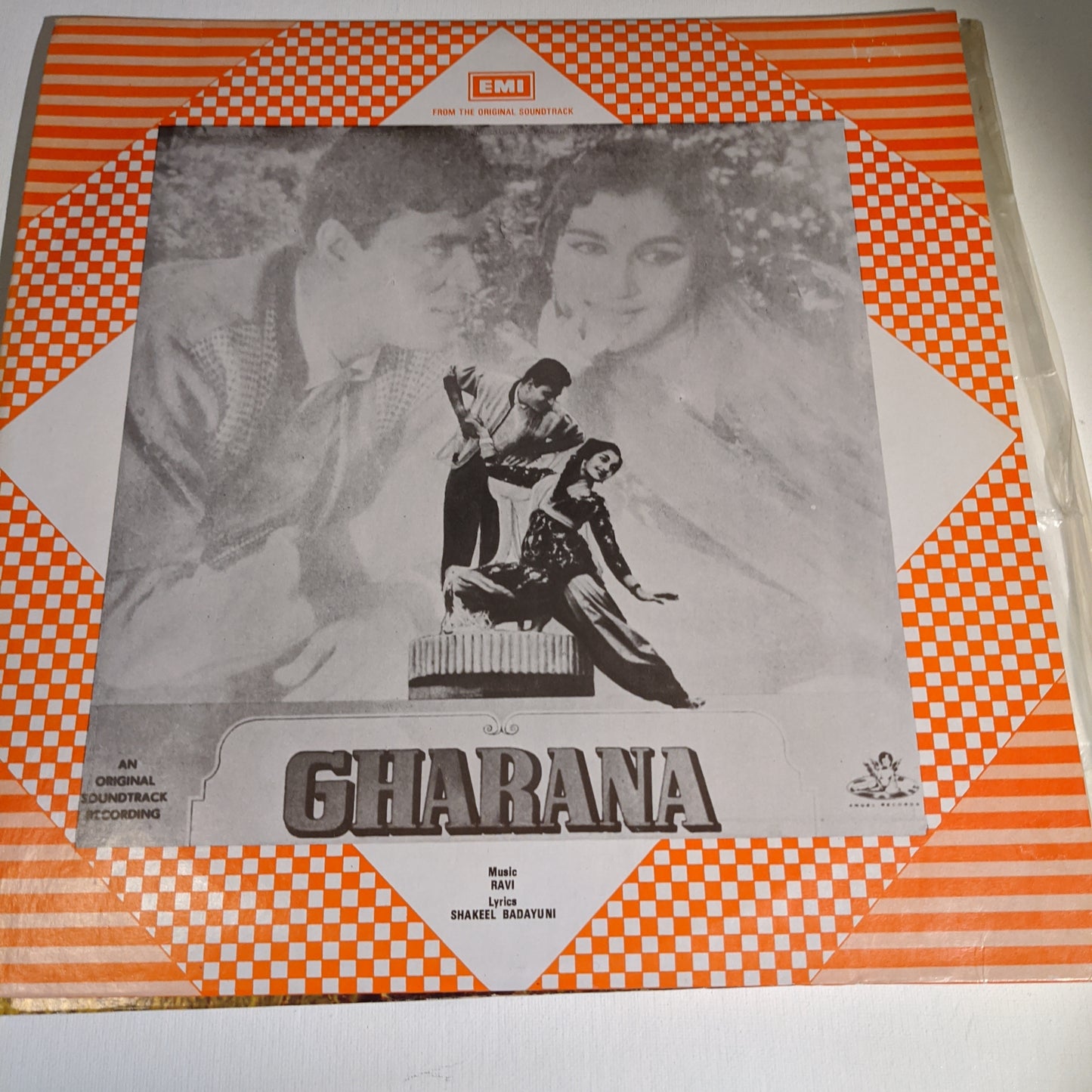 Gharana - Ravi and Rafi classic superhit in Heavy odeon In Near Mint condition